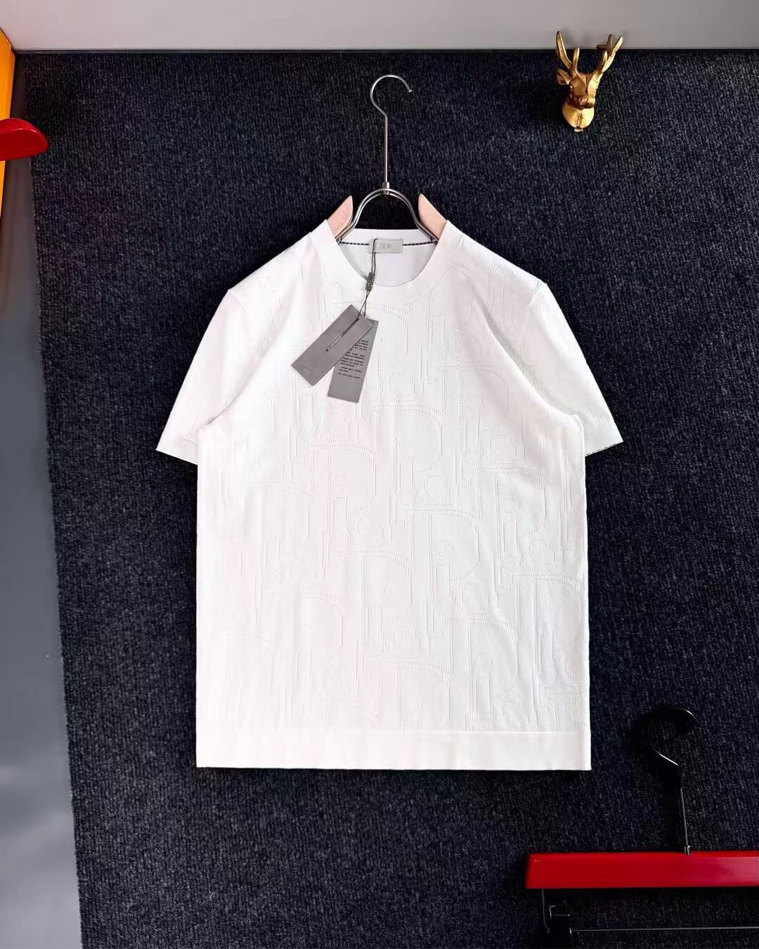 DIOR T-SHIRT.