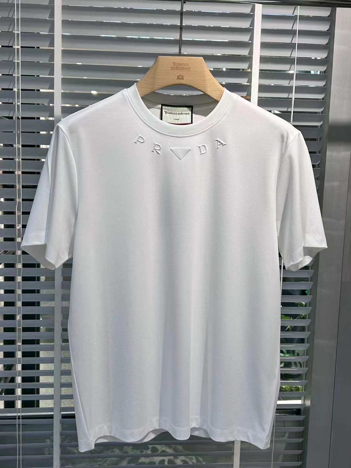 PRADA T-SHIRT.