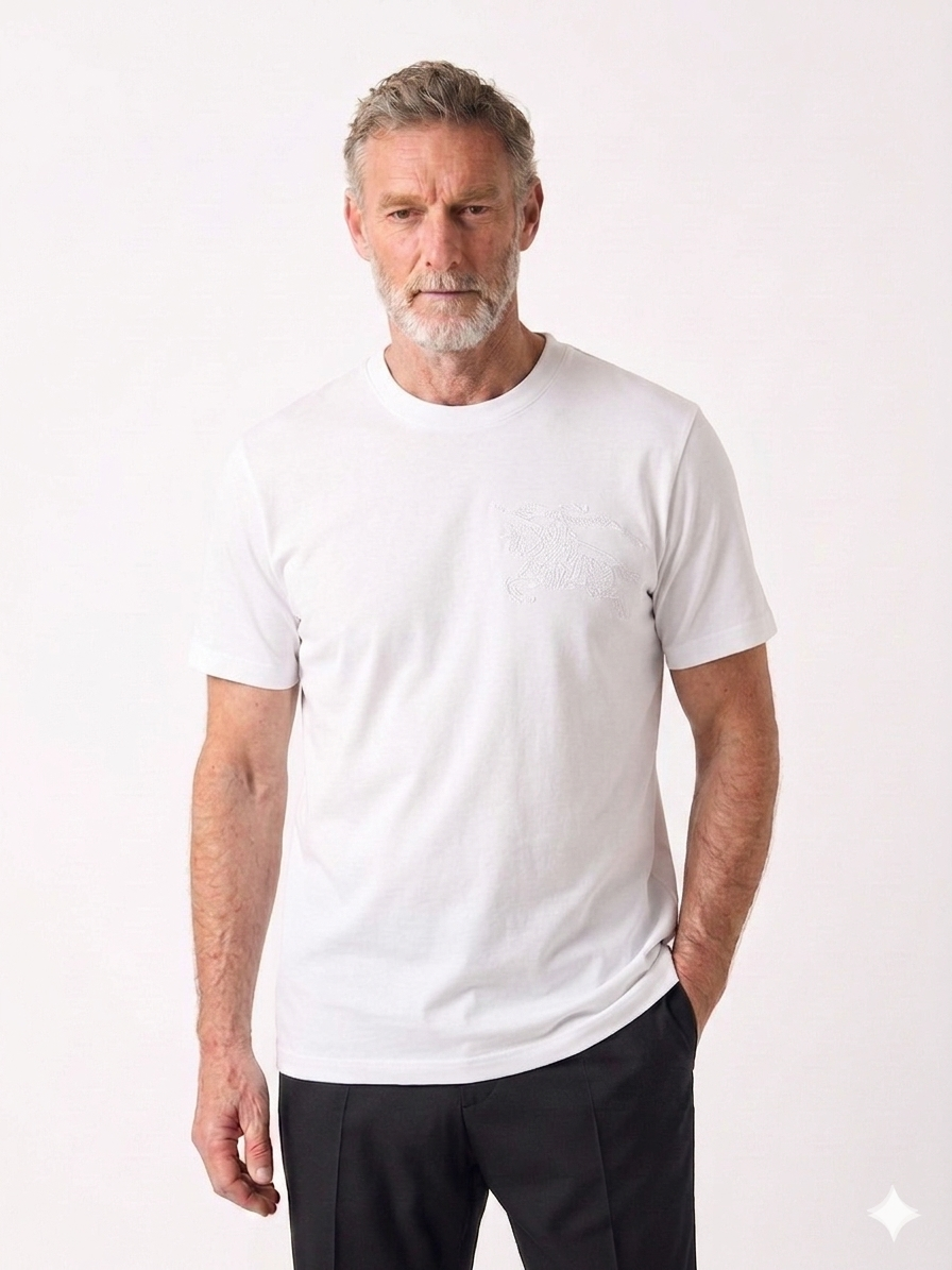 Burberry T-SHIRT.