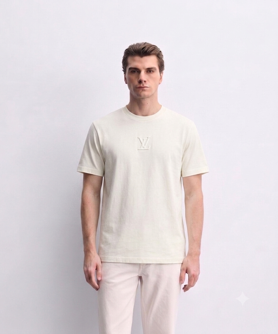 Lo-uis V-ui-ton T-SHIRT.