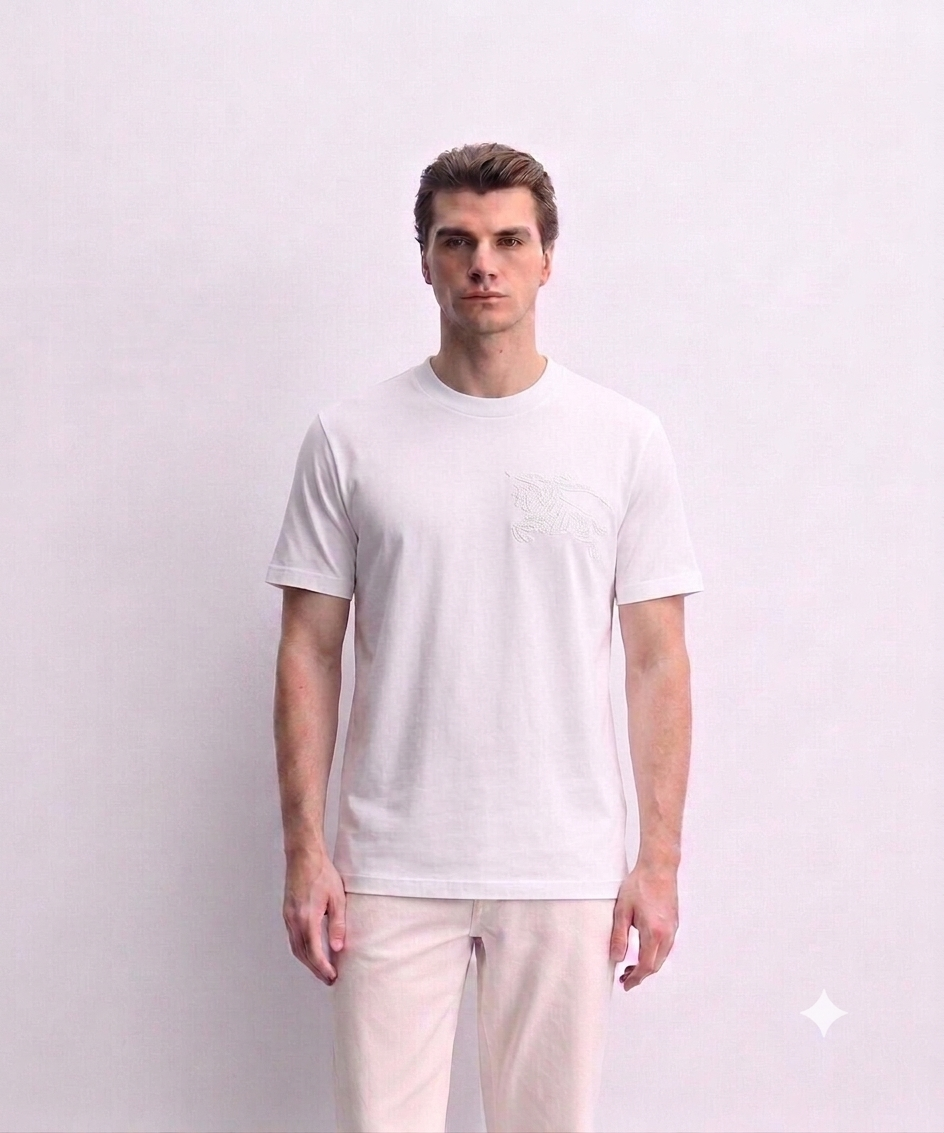 Burberry T-SHIRT.