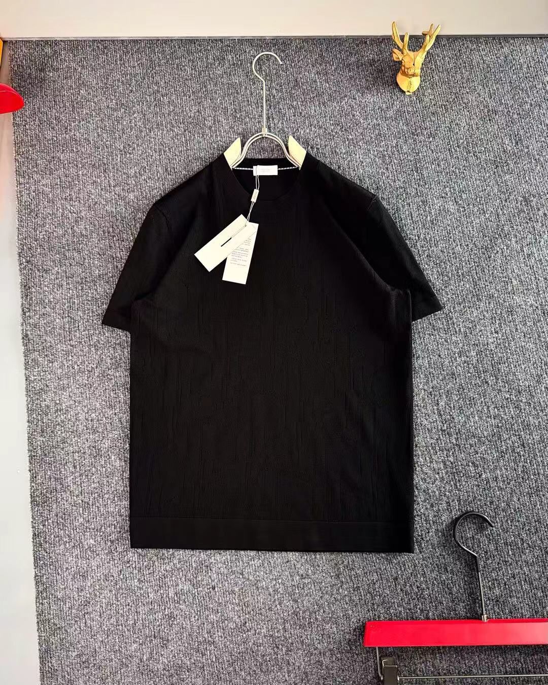 DIOR T-SHIRT.