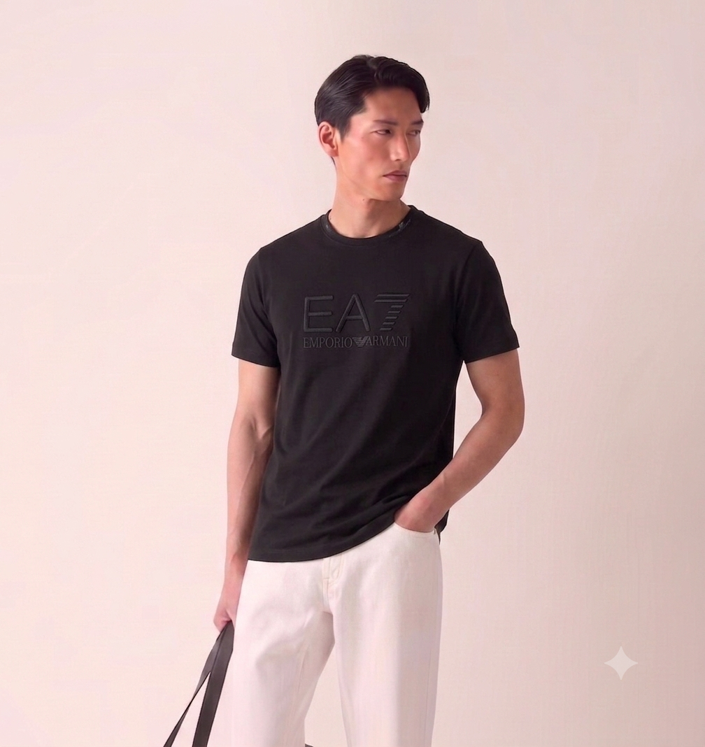 Emporio Armani T-SHIRT.