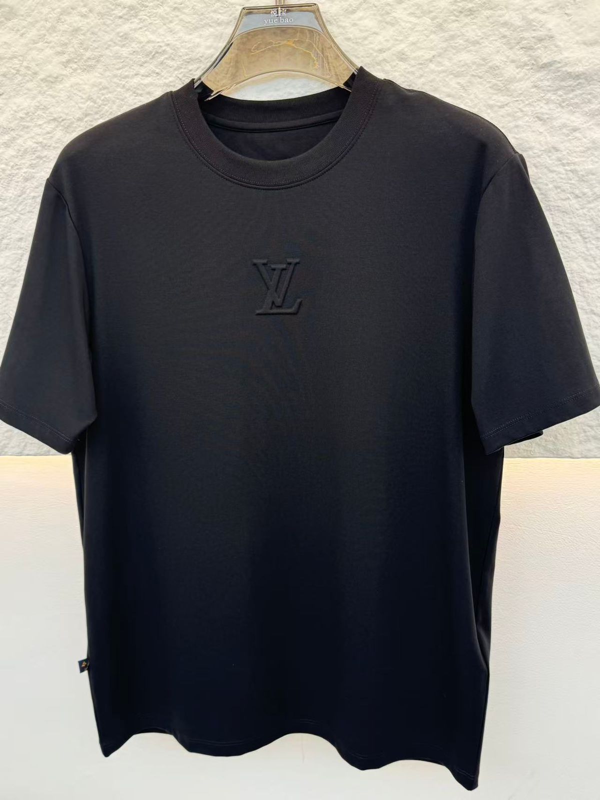 L-o-is Vu-it-on T-SHIRT.