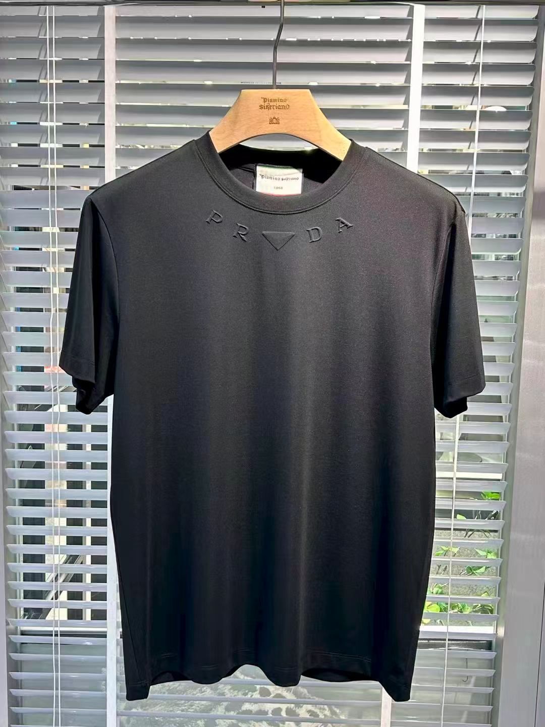 PRADA T-SHIRT.
